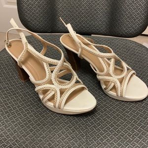 White and gold Naturalizer N5 Comfort sandals